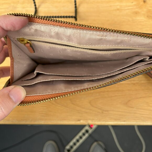 Tory Burch Britten Wristlet - Picture 4 of 4